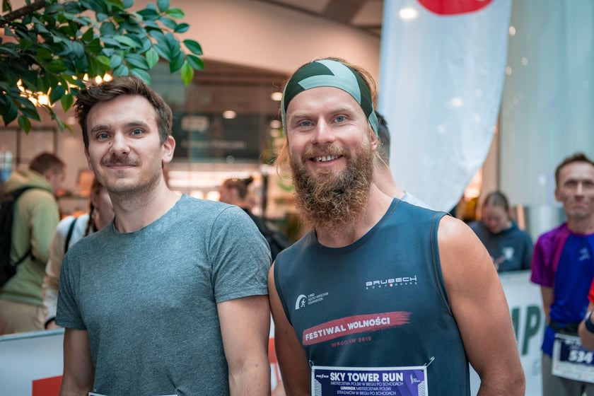Uczestnicy 10. Sky Tower Run we Wrocławiu