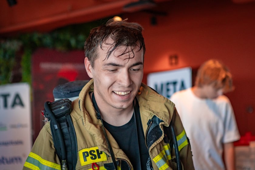 Uczestnicy 10. Sky Tower Run we Wrocławiu