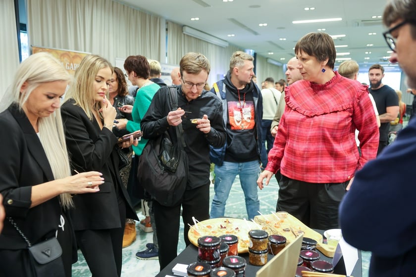 Na zdjęciach IV edycja programu &bdquo;Od pola na wrocławski st&oacute;ł&rdquo; we wrocławskim Novotelu