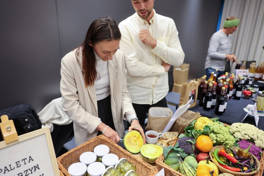Na zdjęciach IV edycja programu &bdquo;Od pola na wrocławski st&oacute;ł&rdquo; we wrocławskim Novotelu