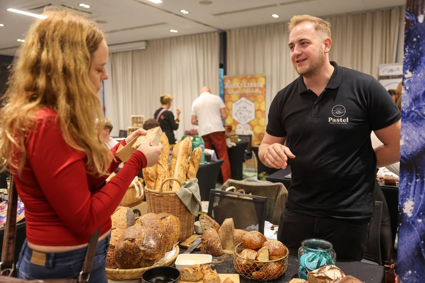 Na zdjęciach IV edycja programu &bdquo;Od pola na wrocławski st&oacute;ł&rdquo; we wrocławskim Novotelu