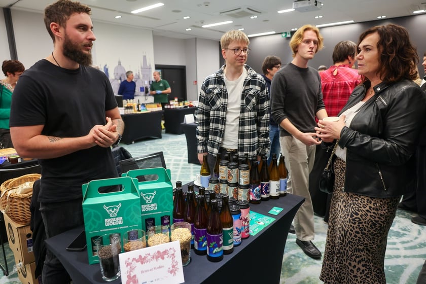 Na zdjęciach IV edycja programu &bdquo;Od pola na wrocławski st&oacute;ł&rdquo; we wrocławskim Novotelu