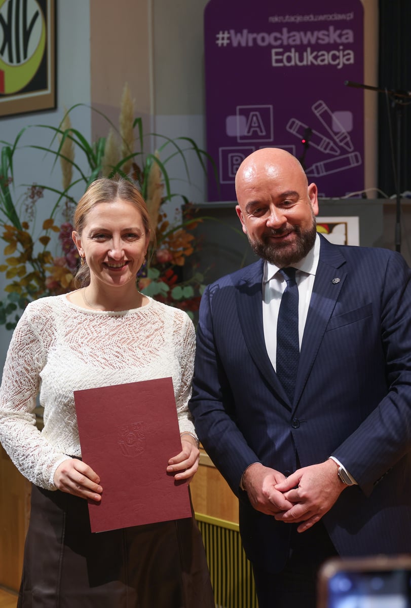 Dzień Edukacji Narodowej. Wręczenie Nagród Prezydenta Wrocławia nauczycielom wrocławskich szkół i przedszkoli