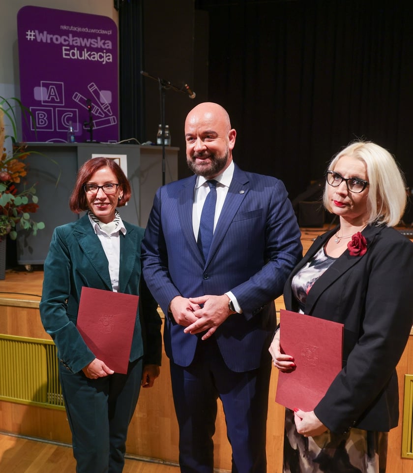 Dzień Edukacji Narodowej. Wręczenie Nagród Prezydenta Wrocławia nauczycielom wrocławskich szkół i przedszkoli