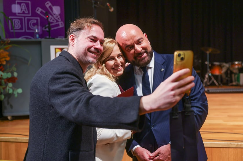 Dzień Edukacji Narodowej. Wręczenie Nagród Prezydenta Wrocławia nauczycielom wrocławskich szkół i przedszkoli