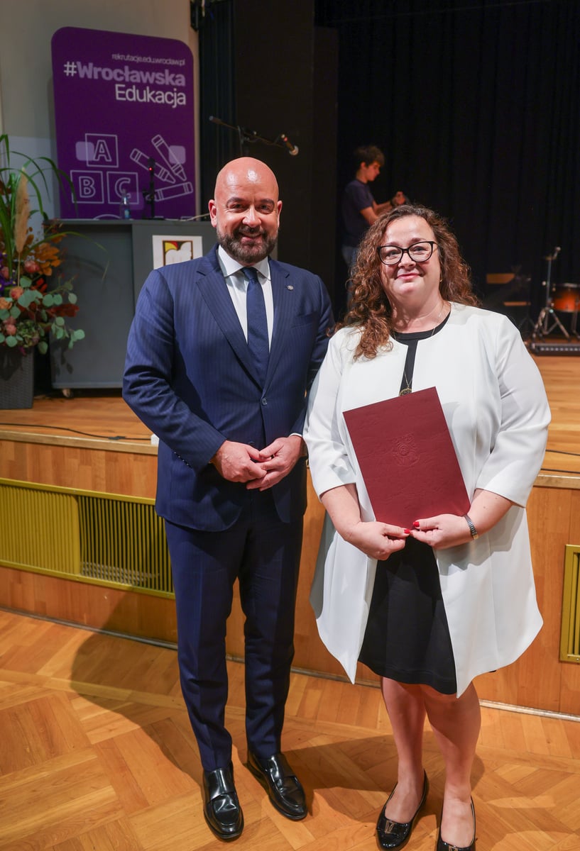 Dzień Edukacji Narodowej. Wręczenie Nagród Prezydenta Wrocławia nauczycielom wrocławskich szkół i przedszkoli