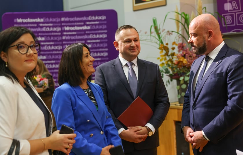 Dzień Edukacji Narodowej. Wręczenie Nagród Prezydenta Wrocławia nauczycielom wrocławskich szkół i przedszkoli