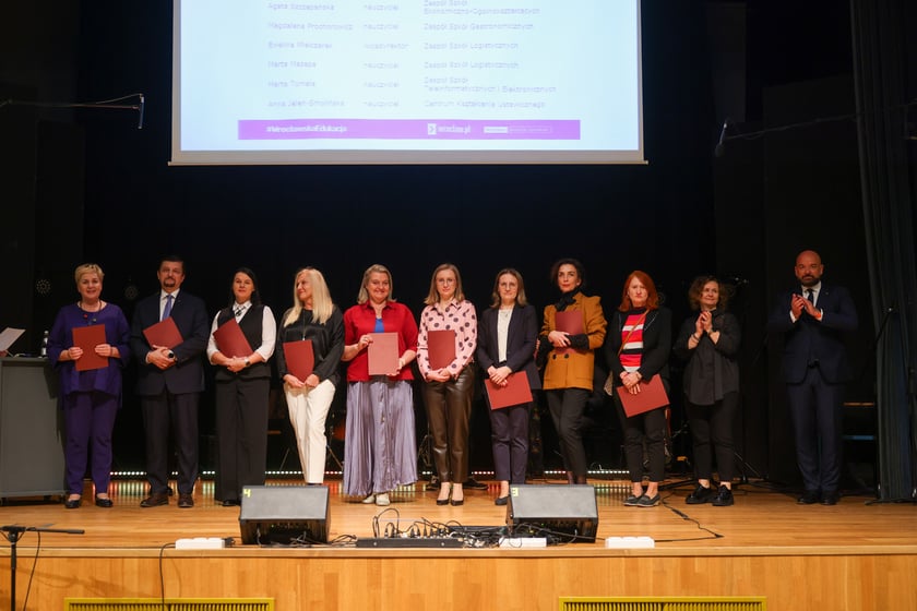 Dzień Edukacji Narodowej. Wręczenie Nagród Prezydenta Wrocławia nauczycielom wrocławskich szkół i przedszkoli