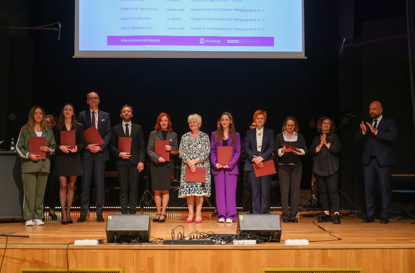 Dzień Edukacji Narodowej. Wręczenie Nagród Prezydenta Wrocławia nauczycielom wrocławskich szkół i przedszkoli