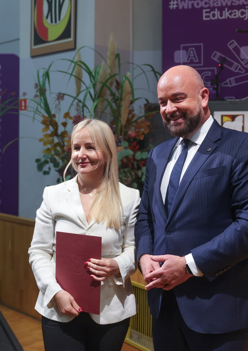 Dzień Edukacji Narodowej. Wręczenie Nagród Prezydenta Wrocławia nauczycielom wrocławskich szkół i przedszkoli