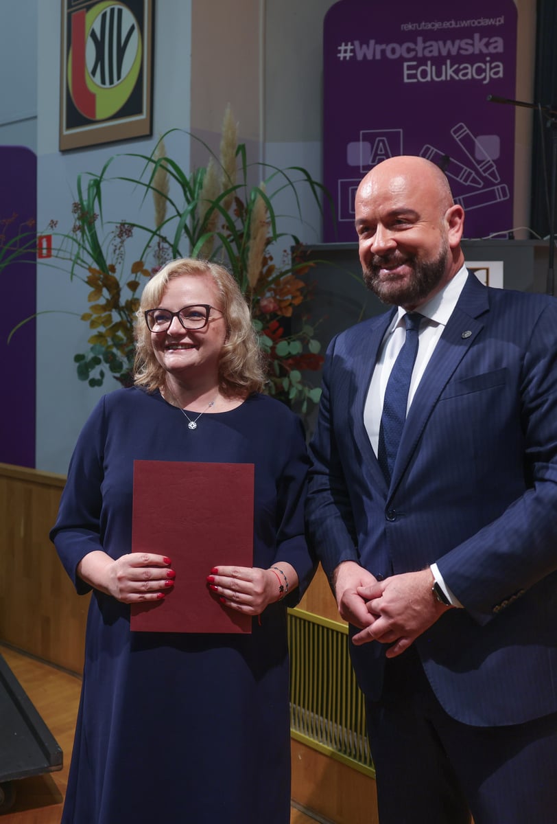 Dzień Edukacji Narodowej. Wręczenie Nagród Prezydenta Wrocławia nauczycielom wrocławskich szkół i przedszkoli