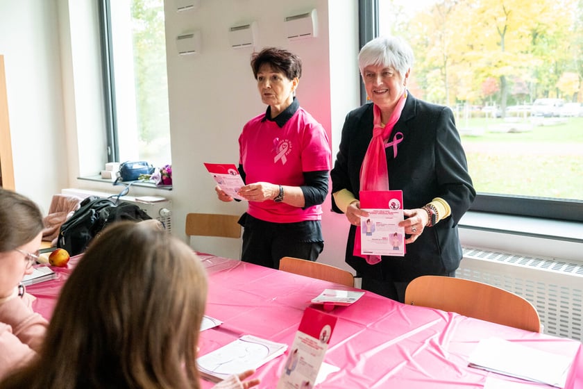 "Pink Generation" - wyjątkowa akcja o profilaktyce raka piersi w V LO we Wrocławiu