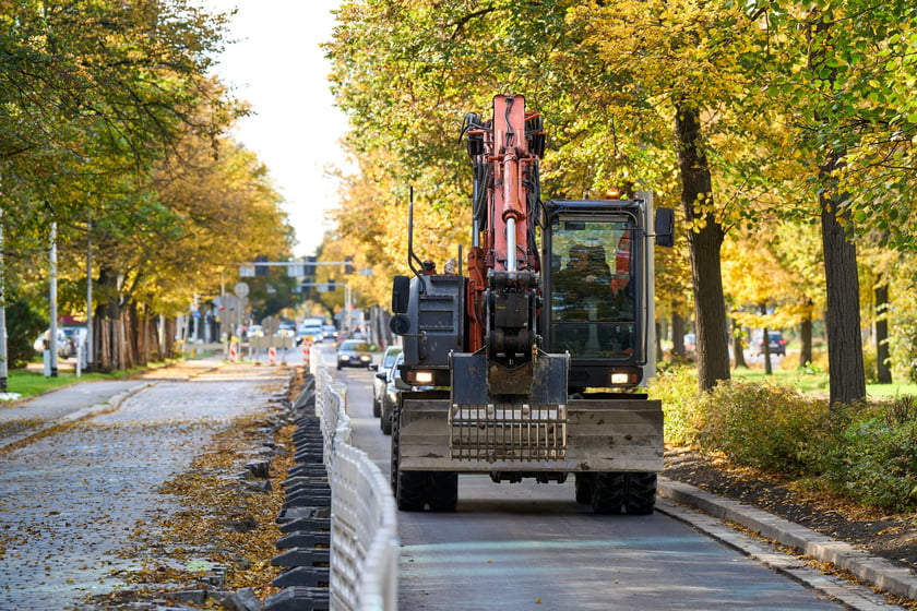 Przebudowa Powstańców Śląskich w dniu 13 października 2025 po przełożeniu ruchu na lewe pasy