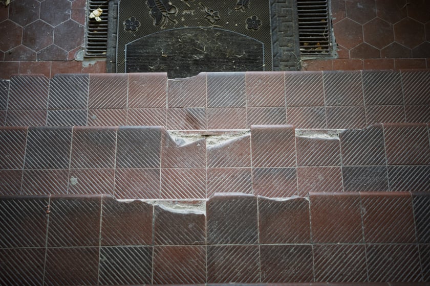 Prądzyńskiego 20a w trackie remontu elewacji, 24 października 2025