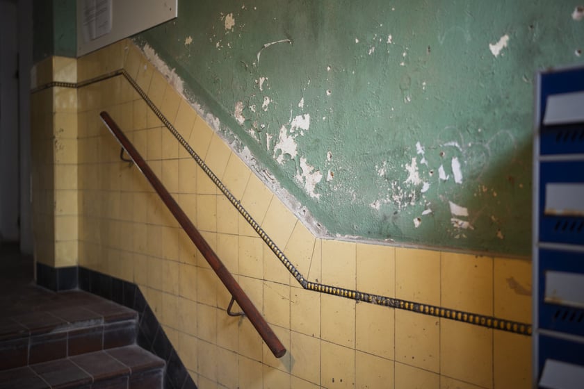 Prądzyńskiego 20a w trackie remontu elewacji, 24 października 2025