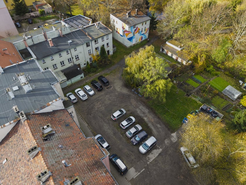 Leśnica: Średzka 2-4-8B (podw&oacute;rko)