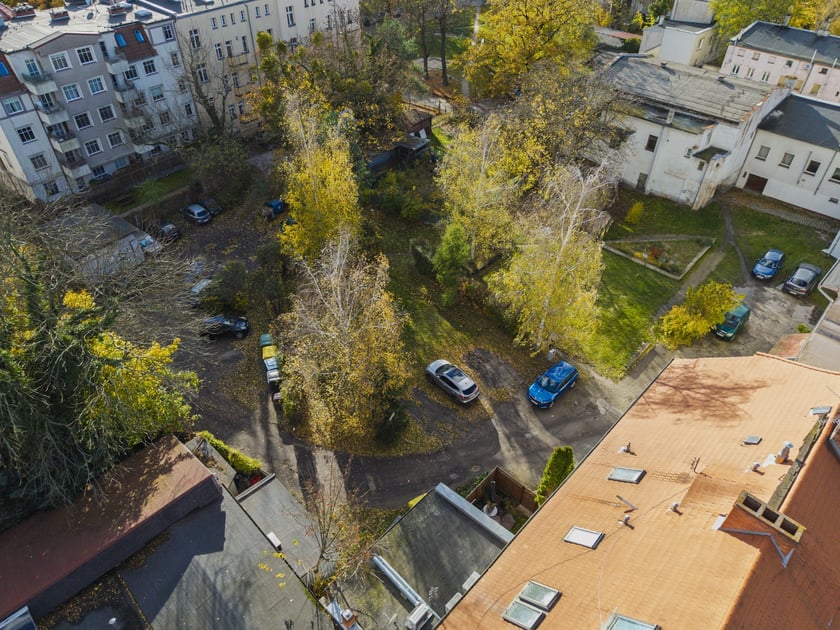 Leśnica: podw&oacute;rko Plońskiego-Średzka