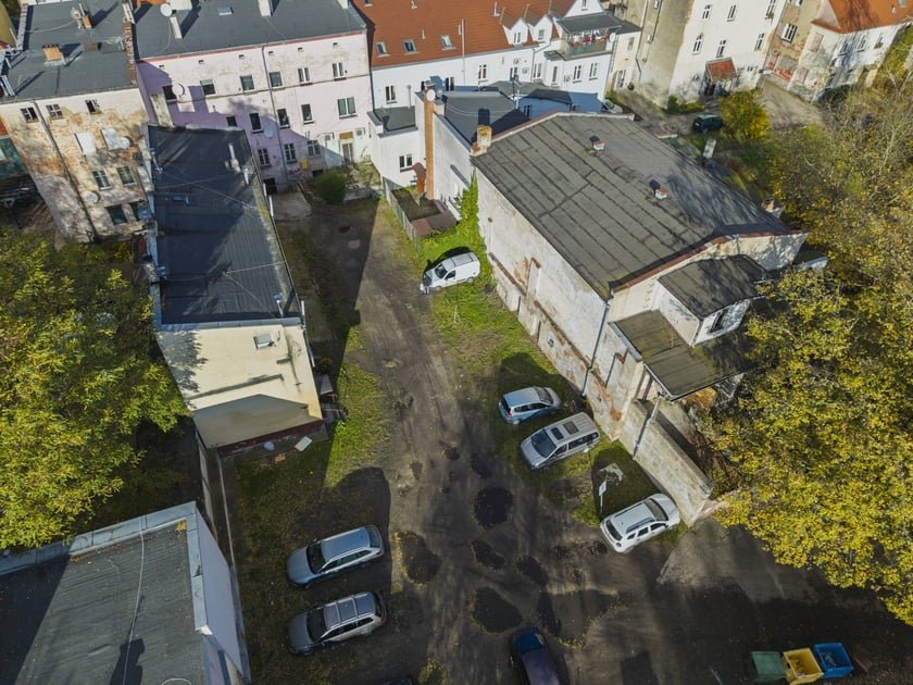 Leśnica: podw&oacute;rko Plońskiego-Średzka