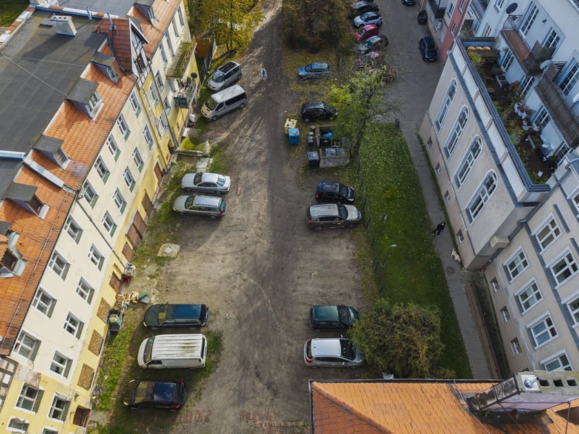 Leśnica: podw&oacute;rko Plońskiego-Średzka