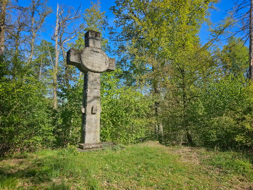Gr&oacute;b Kisslinga w Bagnie - w miejscu dawnego grodziska
