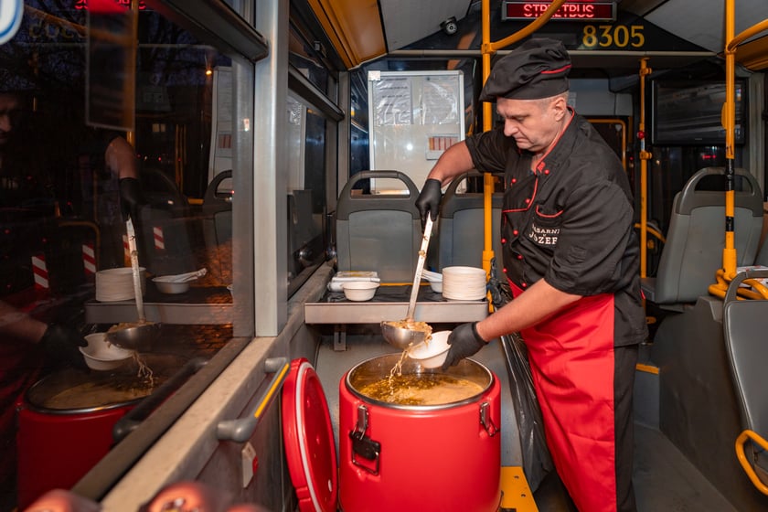 Streetbus znów w trasie. Mobilna pomoc dla osób w kryzysie bezdomności - 3.11.2025