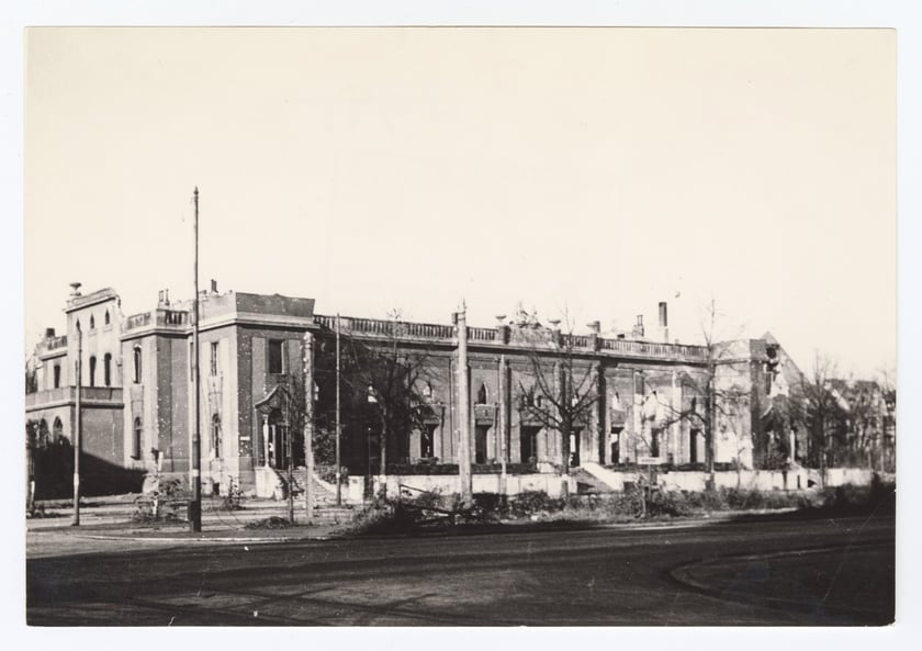 Dawne Etablissement Friebeberg ("Bonboniere"), nieistniejący park przy Powstańc&oacute;w Śl., 1946