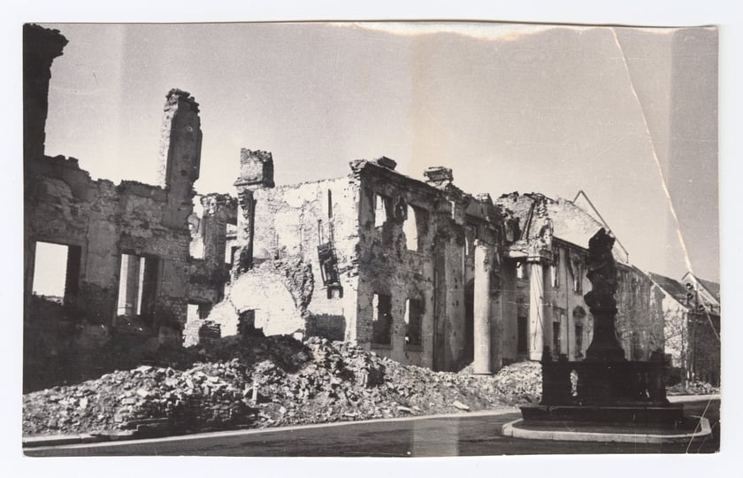 Palac arcybiskupi we Wroclawiu, 1945