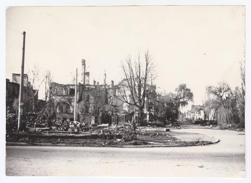 Plac Powstańc&oacute;w Śląskich, 1945