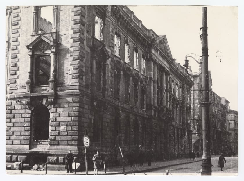 Poczta Gł&oacute;wna, 1946