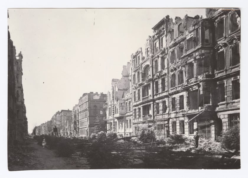 Ulica Komandorska, 1945