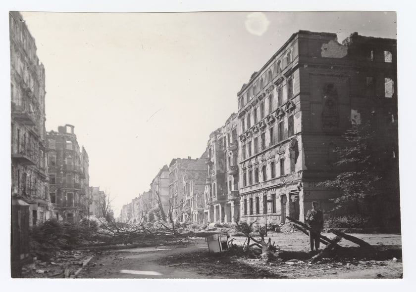 Ulica Komandorska, 1945