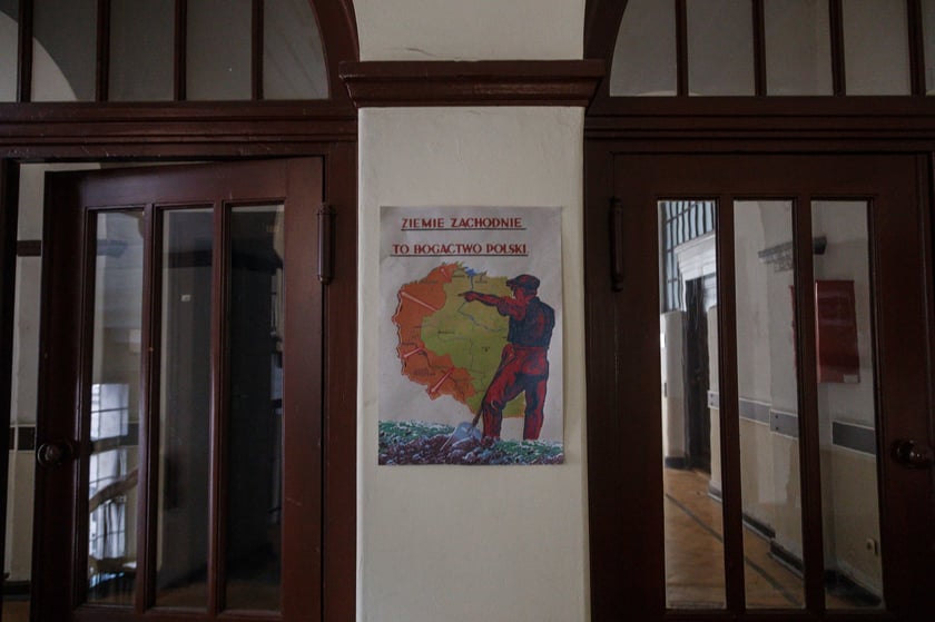 Neobarokowy gmach pod adresem Powstańców Śląskich 134-138, widok z roku 2025