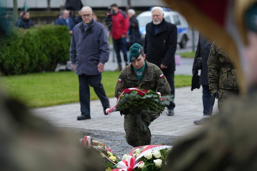 Uroczystość złożenia kwiat&oacute;w pod Pomnikiem Martyrologii Profesor&oacute;w Lwowskich w sobotę 15 listopada