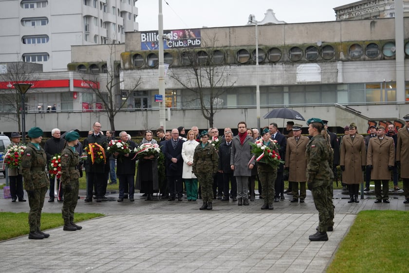Uroczystość złożenia kwiat&oacute;w pod Pomnikiem Martyrologii Profesor&oacute;w Lwowskich w sobotę 15 listopada