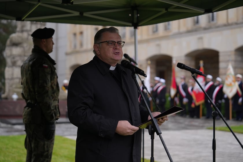 Uroczystość złożenia kwiat&oacute;w pod Pomnikiem Martyrologii Profesor&oacute;w Lwowskich w sobotę 15 listopada