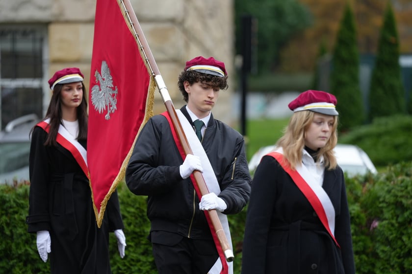 Uroczystość złożenia kwiat&oacute;w pod Pomnikiem Martyrologii Profesor&oacute;w Lwowskich w sobotę 15 listopada