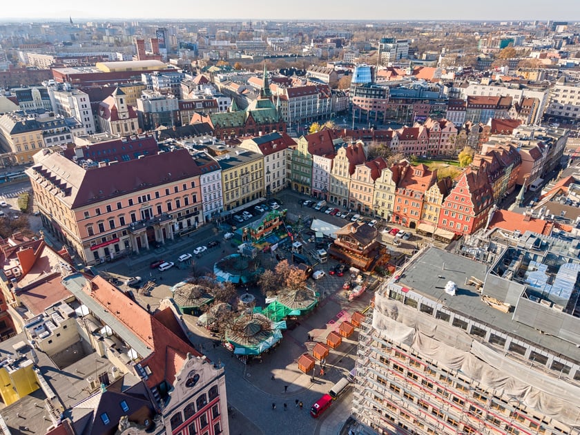 Budowa Wrocławskiego Jarmarku Bożonarodzeniowego, 19 listopada 2025