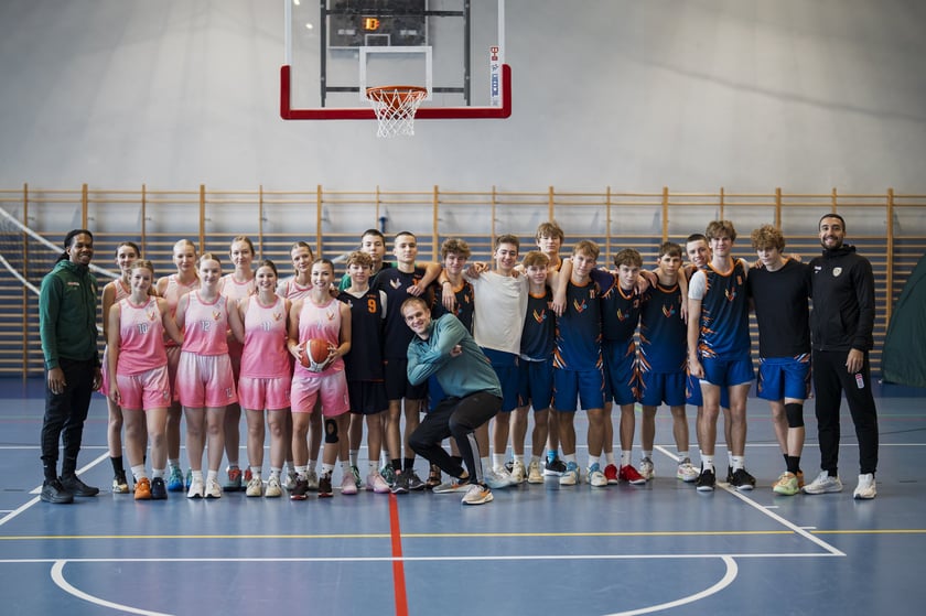 Koszykarze Śląska Wrocław odwiedzili uczniów V LO