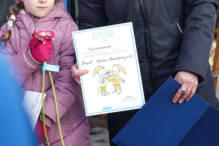 Odsłonięcie Ławeczki Życzliwości na bulwarze Xawerego Dunikowskiego, 21 listopada 2025