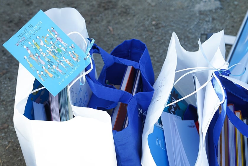 Odsłonięcie Ławeczki Życzliwości na bulwarze Xawerego Dunikowskiego, 21 listopada 2025