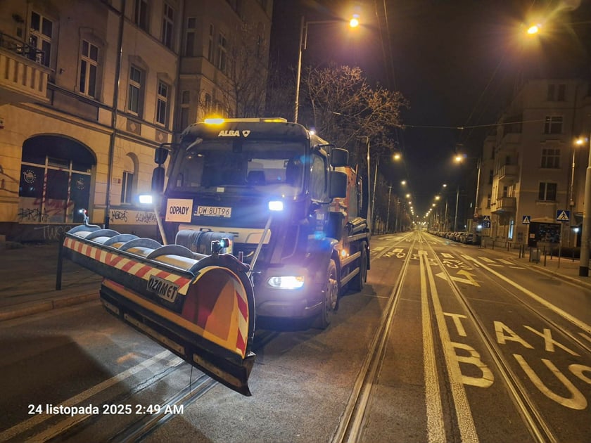 Pługopiaskarki są od rana na mieście - już działają