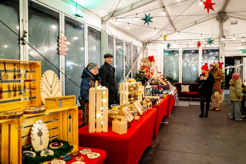 jarmark świąteczny w Marinie Kleczków we Wrocławiu