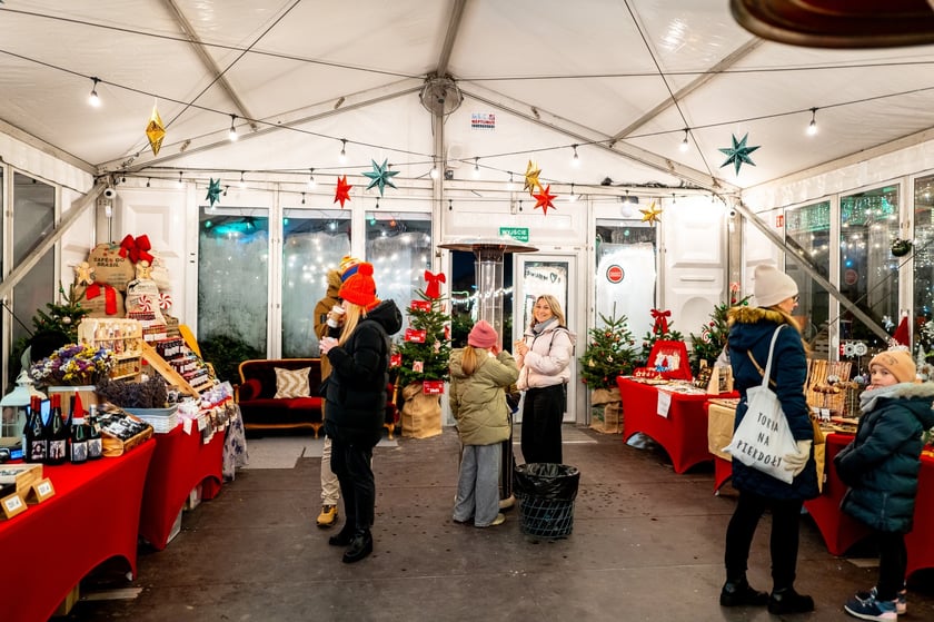 jarmark świąteczny w Marinie Kleczków we Wrocławiu