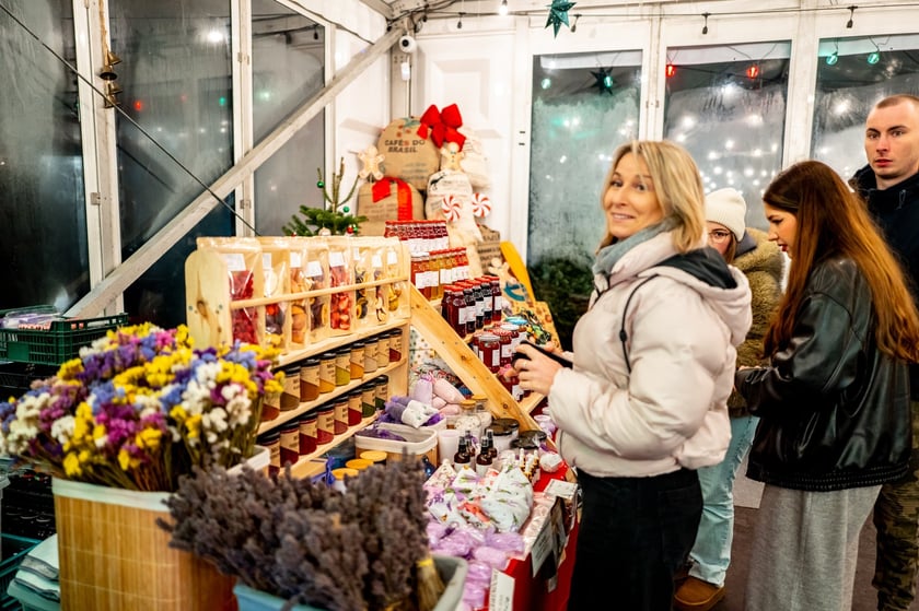 jarmark świąteczny w Marinie Kleczków we Wrocławiu