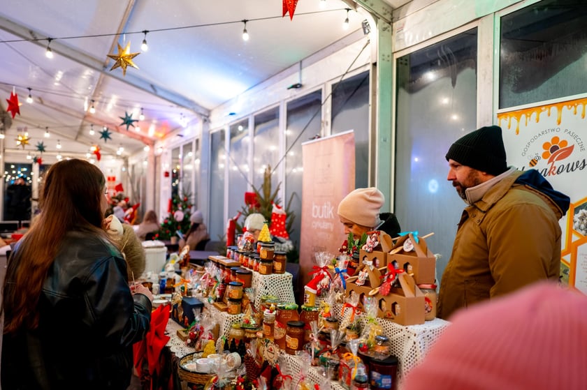 jarmark świąteczny w Marinie Kleczków we Wrocławiu