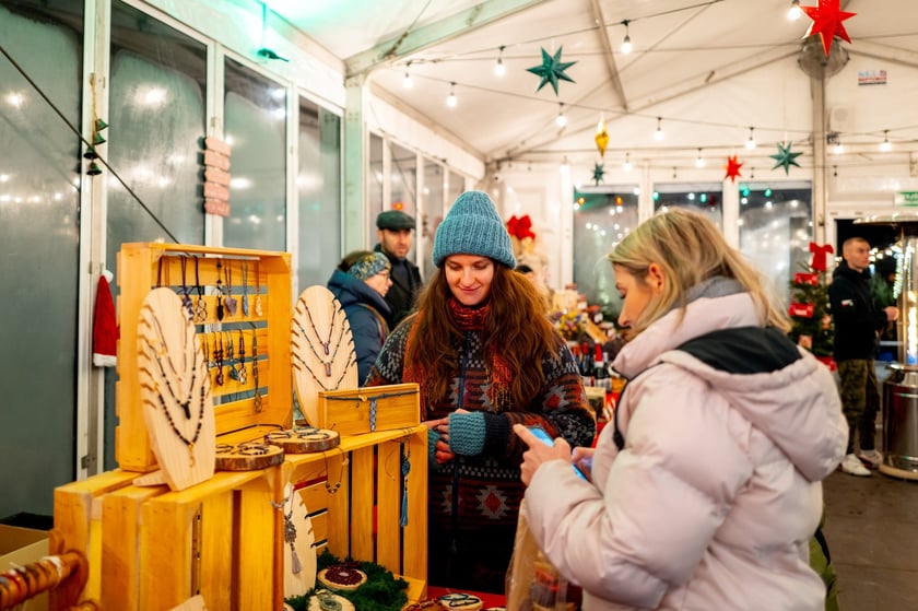 jarmark świąteczny w Marinie Kleczków we Wrocławiu