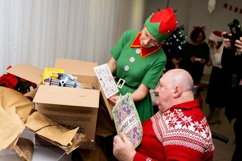 Finał akcji „Listy do Świętego Mikołaja” w DPS przy ul. Rędzińskiej we Wrocławiu