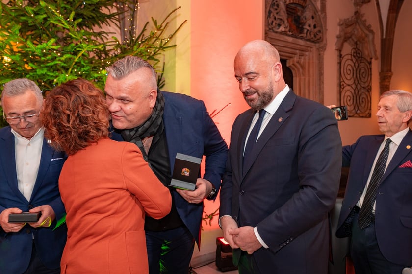 Wręczenie radnym medali "Ad Gloriam Urbis" - "Ku chwale miasta"