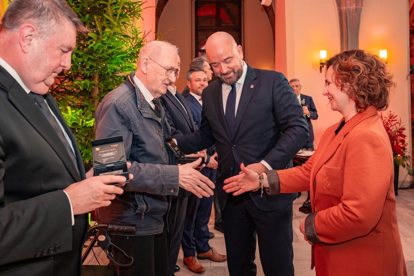 Wręczenie radnym medali "Ad Gloriam Urbis" - "Ku chwale miasta"