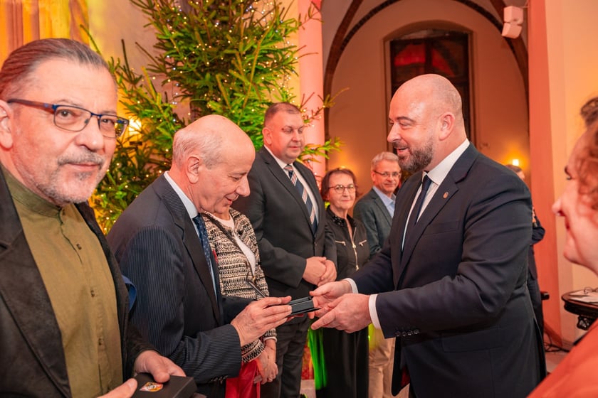 Wręczenie radnym medali "Ad Gloriam Urbis" - "Ku chwale miasta"